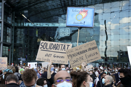 Demonstration für die Aufnahme von Flüchtlingen aus Moria in Berlin