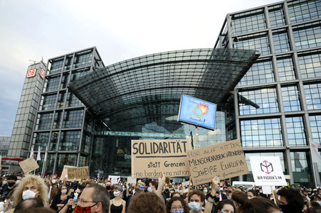 Demonstration für die Aufnahme von Flüchtlingen aus Moria in Berlin
