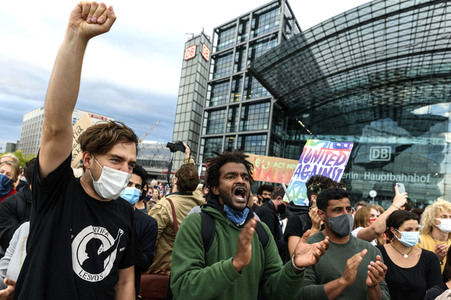 Demonstration für die Aufnahme von Flüchtlingen aus Moria in Berlin