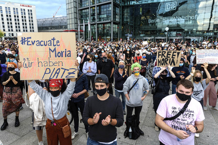 Demonstration für die Aufnahme von Flüchtlingen aus Moria in Berlin