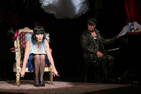 Theaterstück 'Theaterblut & falsche Brüste' in Dresden