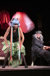 Theaterstück 'Theaterblut & falsche Brüste' in Dresden