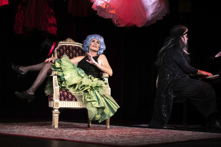 Theaterstück 'Theaterblut & falsche Brüste' in Dresden