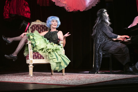 Theaterstück 'Theaterblut & falsche Brüste' in Dresden