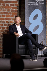 Markus Gabriel und Hendrik Streeck auf der phil.cologne 2020 in Köln