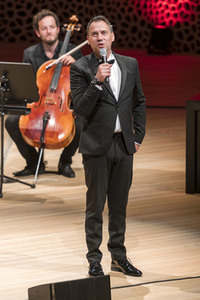 Soundtrack-Lesetour 'Der Polizist' mit Sebastian Fitzek in Hamburg