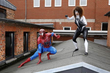 GEEK ART: Spider-Man und Spider-Gwen Bodypainting