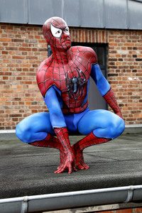 GEEK ART: Spider-Man und Spider-Gwen Bodypainting