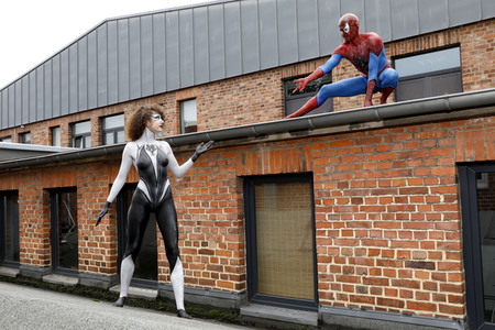 GEEK ART: Spider-Man und Spider-Gwen Bodypainting