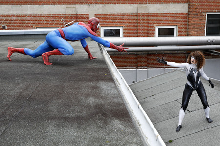 GEEK ART: Spider-Man und Spider-Gwen Bodypainting