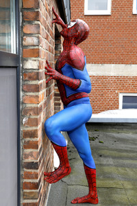 GEEK ART: Spider-Man und Spider-Gwen Bodypainting