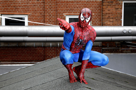 GEEK ART: Spider-Man und Spider-Gwen Bodypainting