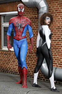 GEEK ART: Spider-Man und Spider-Gwen Bodypainting