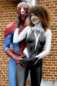 GEEK ART: Spider-Man und Spider-Gwen Bodypainting