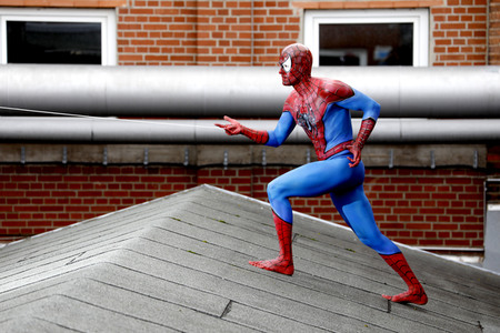 GEEK ART: Spider-Man und Spider-Gwen Bodypainting