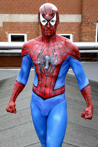 GEEK ART: Spider-Man und Spider-Gwen Bodypainting