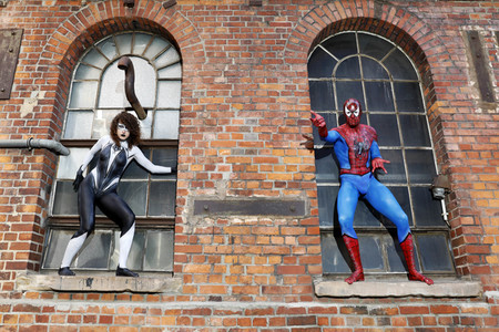 GEEK ART: Spider-Man und Spider-Gwen Bodypainting