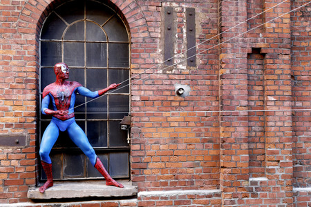 GEEK ART: Spider-Man und Spider-Gwen Bodypainting