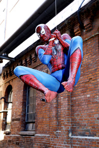 GEEK ART: Spider-Man und Spider-Gwen Bodypainting