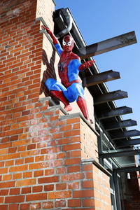 GEEK ART: Spider-Man und Spider-Gwen Bodypainting