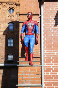 GEEK ART: Spider-Man und Spider-Gwen Bodypainting