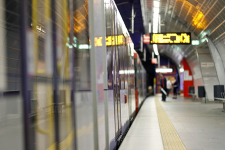 Symbolfoto Bahnsteigkante