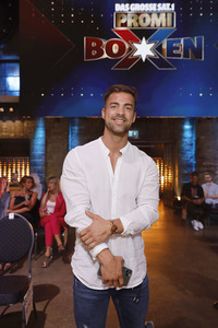 1. Kampfabend 'Das große SAT.1 Promiboxen' in Köln