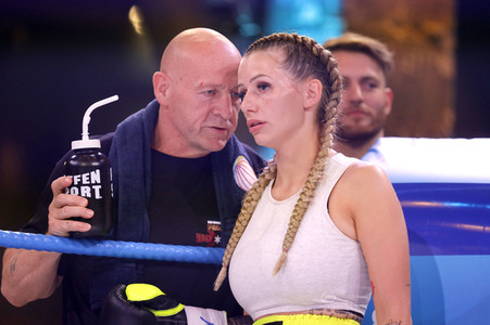 1. Kampfabend 'Das große SAT.1 Promiboxen' in Köln