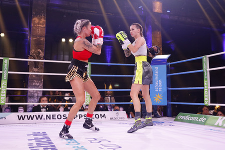 1. Kampfabend 'Das große SAT.1 Promiboxen' in Köln