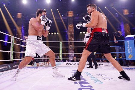 1. Kampfabend 'Das große SAT.1 Promiboxen' in Köln