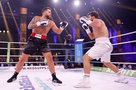 1. Kampfabend 'Das große SAT.1 Promiboxen' in Köln