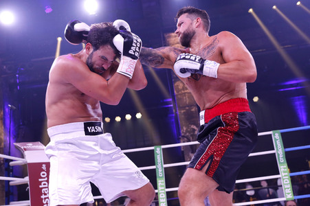 1. Kampfabend 'Das große SAT.1 Promiboxen' in Köln