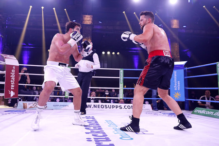 1. Kampfabend 'Das große SAT.1 Promiboxen' in Köln