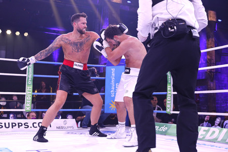 1. Kampfabend 'Das große SAT.1 Promiboxen' in Köln