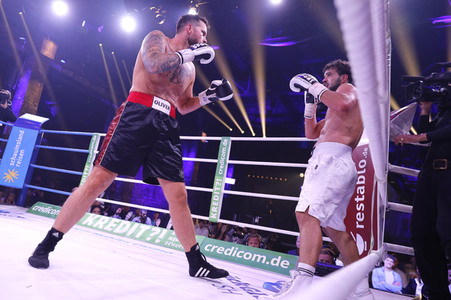 1. Kampfabend 'Das große SAT.1 Promiboxen' in Köln