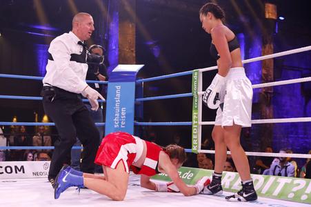 1. Kampfabend 'Das große SAT.1 Promiboxen' in Köln