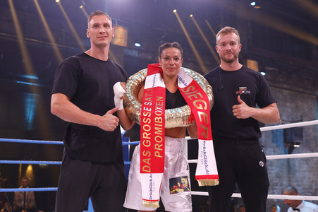 1. Kampfabend 'Das große SAT.1 Promiboxen' in Köln