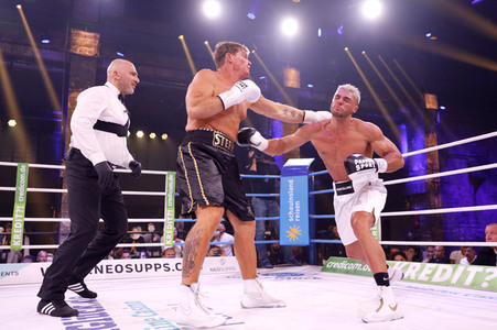 1. Kampfabend 'Das große SAT.1 Promiboxen' in Köln