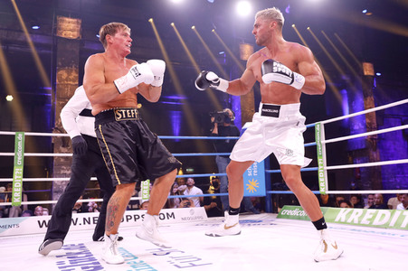 1. Kampfabend 'Das große SAT.1 Promiboxen' in Köln