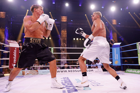 1. Kampfabend 'Das große SAT.1 Promiboxen' in Köln