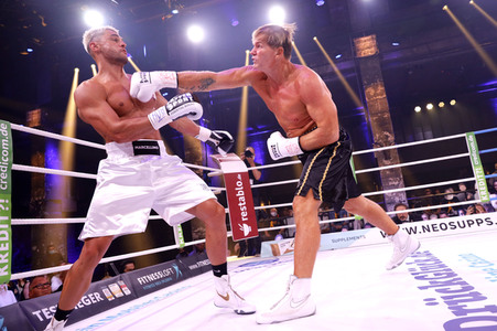 1. Kampfabend 'Das große SAT.1 Promiboxen' in Köln