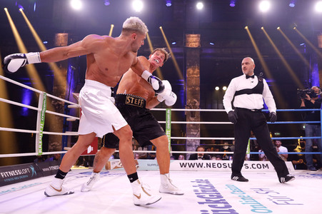 1. Kampfabend 'Das große SAT.1 Promiboxen' in Köln