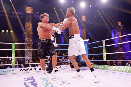 1. Kampfabend 'Das große SAT.1 Promiboxen' in Köln