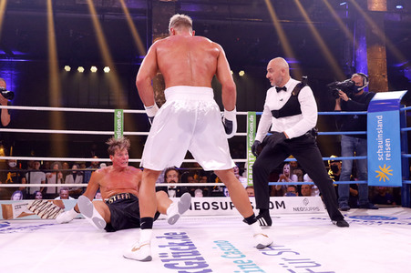 1. Kampfabend 'Das große SAT.1 Promiboxen' in Köln