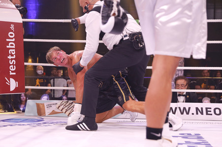 1. Kampfabend 'Das große SAT.1 Promiboxen' in Köln