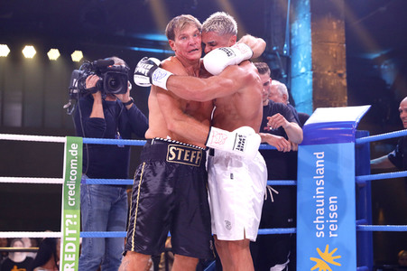 1. Kampfabend 'Das große SAT.1 Promiboxen' in Köln