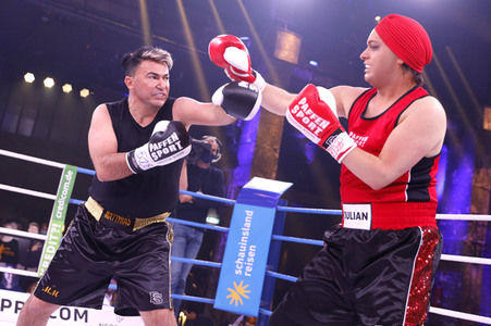 1. Kampfabend 'Das große SAT.1 Promiboxen' in Köln