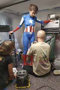 GEEK ART: Captain America vs. Red Skull Bodypainting