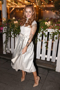 Almauftrieb in der Käfer Schänke in München