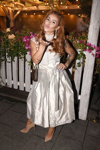 Almauftrieb in der Käfer Schänke in München